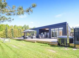 Amazing Home In Vggerlse With Wifi, luksushotelli kohteessa Bøtø By