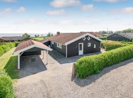 Awesome Home In Sjlund With 4 Bedrooms, Sauna And Wifi, feriehus i Hejls