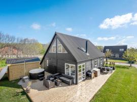 Nice Home In Fars With Kitchen, hotel con parking en Farsø