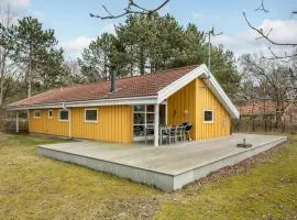 Awesome Home In Aakirkeby With 3 Bedrooms, Sauna And Wifi