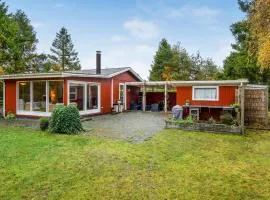 Three-Bedroom Holiday Home Væggerløse With A Fireplace 08