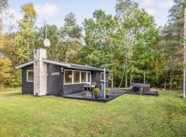 Lovely Home In Hadsund With Kitchen, Hotel in Hadsund