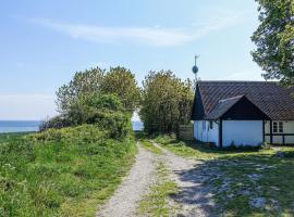 Gorgeous Home In Aakirkeby With Wifi, cottage in Åkirkeby