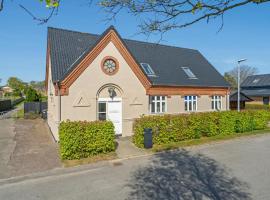 Awesome Home In Struer With Wifi And 6 Bedrooms, sumarhús í Struer