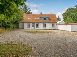 Stunning Home In Kv&aelig;rndrup With Wifi, casa de campo em Kv&aelig;rndrup