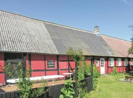 Nice Home In Nex With 3 Bedrooms And Wifi, hótel í Spidsegård