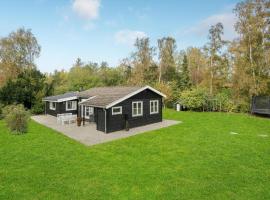 2 Bedroom Nice Home In Askeby, hotel v destinaci Askeby