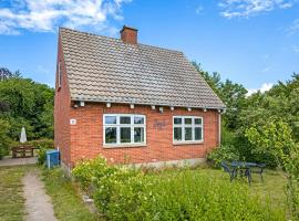 Awesome Home In Rnne With 2 Bedrooms And Wifi, feriehus i Rønne