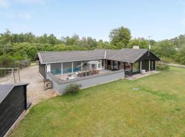 Amazing Home In Knebel With 3 Bedrooms, Wifi And Indoor Swimming Pool, hotel en Skødshoved Strand