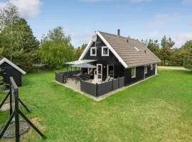 Nice Home In Rm With 5 Bedrooms, Sauna And Wifi