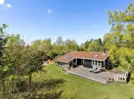 Beautiful Home In Væggerløse With Wifi