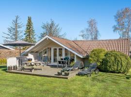 Holiday Home G&oslash;gevej Dronningm&oslash;lle Vi, hotel di lusso a Dronningm&oslash;lle