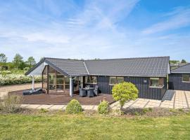 3 Bedroom Stunning Home In Ejstrupholm, hotel v destinaci Ejstrup