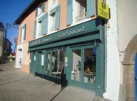 Logis Hôtel de France, hotel v destinaci Rochechouart