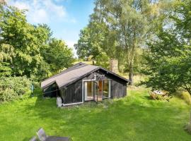 1 Bedroom Awesome Home In Jægerspris, hotel i Jægerspris