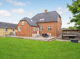 Six-Bedroom Holiday Home In Bagenkop