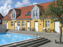 Awesome Apartment In Gudhjem With Outdoor Swimming Pool, Wifi And 2 Bedrooms, hotel in Gudhjem