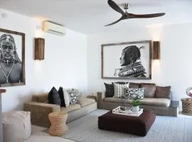 Deluxe Beachfront Penthouse with Panoramic Ocean Views