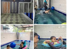 Homestay Kuala Kangsar Private Pool, feriebolig i Kuala Kangsar