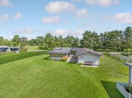 Amazing Home In Slagelse With 2 Bedrooms And Wifi, feriehus i Slagelse