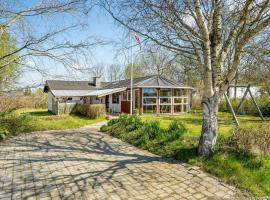 Awesome Home In Hemmet With Kitchen, hotell i Hemmet