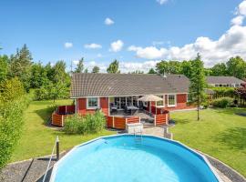 Amazing Home In rsted With Outdoor Swimming Pool, cottage in Ørsted