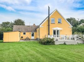 Stunning Home In stermarie With 3 Bedrooms And Wifi, hotel in Østermarie