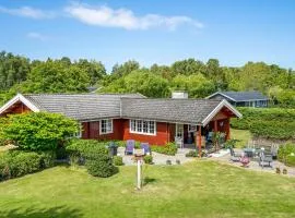 Three-Bedroom Holiday Home In Nykobing Sj