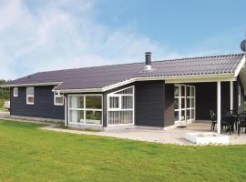 Amazing Home In Storvorde With 4 Bedrooms, Sauna And Wifi, hotel i Egense