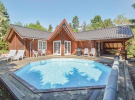 Awesome Home In Lundby With Private Swimming Pool, Can Be Inside Or Outside, feriehus i Lundby