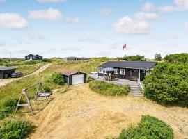 Gorgeous Home In Oksbl With Kitchen, hotel en Vejers Strand