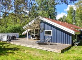 Beautiful home in Aakirkeby with Sauna, 4 Bedrooms and WiFi: Vester Sømarken şehrinde bir kiralık tatil yeri