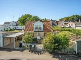 Cozy Home In Stubbekbing With Kitchen