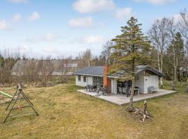 Gorgeous Home In Strandby With Kitchen, rumah liburan di Strandby