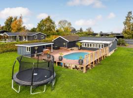 Awesome Home In Holbk With Jacuzzi, Wifi And 2 Bedrooms, hotell i Holbæk