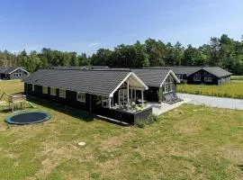 Seven-Bedroom Holiday Home In Frederiksvark