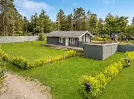 Stunning Home In Glesborg With Wifi