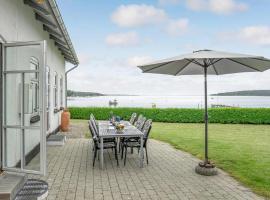 Nice Home In Rdekro With 3 Bedrooms And Wifi, villa in Diernæs