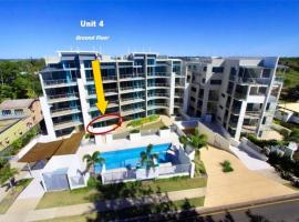 Bargara Oceanfront Luxury Grd Flr Apartment, вариант жилья у пляжа в городе Баргара