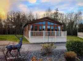 Deneb Lodge with Hot Tub