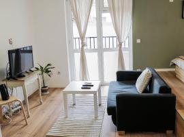 Stylish apartment, very good located!, hotel cerca de James Baucher Station, Sofía