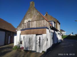 The cosy little house with the sundial, vikendica u gradu 'Stavenisse'