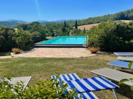 Fantastic panoramic views - exc villa, pool grounds - pool house - 11 guests, hotel u gradu Marzolini