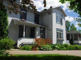 Auberge la maison sous les pins, posada u hostería en Saint-Joseph-de-la-Rive