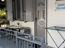 Karavias Vlicho studio, hotel v destinaci Vlikhón