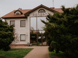 Hotel Garden, hotel em Oleśnica