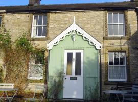 Cherry Cottage, Youlgrave Nr Bakewell, hotel with parking in Youlgreave