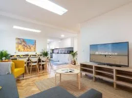 Host Wise - Spacious Fresh Flat w Terrace - Near Sea