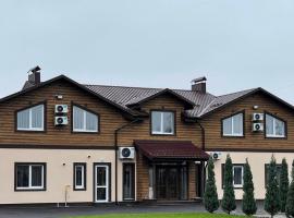 Ні пуху, ні пера!，Reshetylivka的附設泳池的飯店