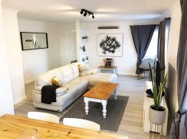 Few Steps Into Town - Corner House, villa in Geraldton